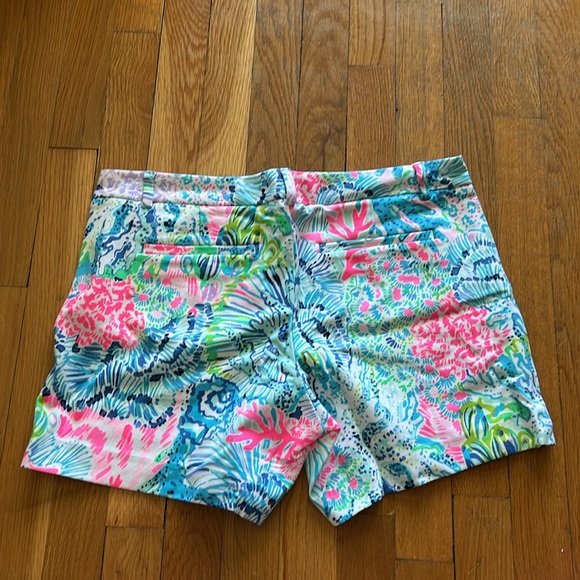 Lilly Pulitzer Shorts 4” - Picture 3 of 4